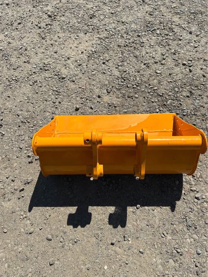 23” Mini Excavator Bucket